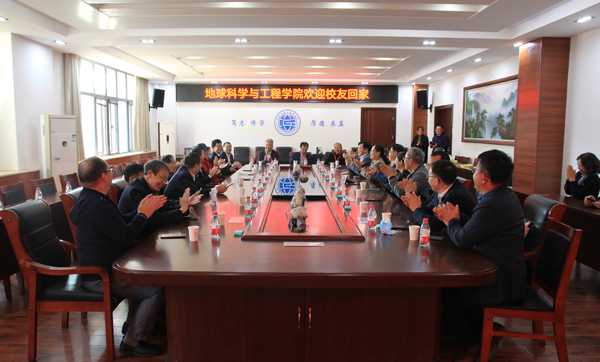 2021年10月17日 校庆-校友座谈1 600.jpg